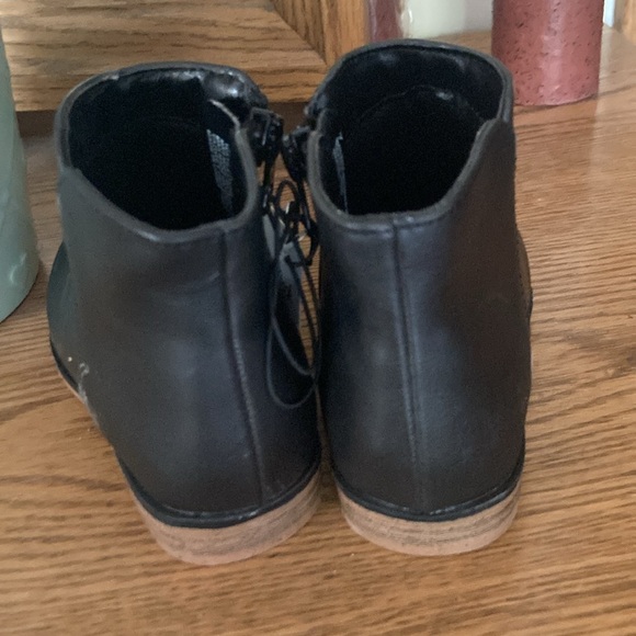 Cat & Jack Kids Black Ankle Boots - Picture 2 of 5